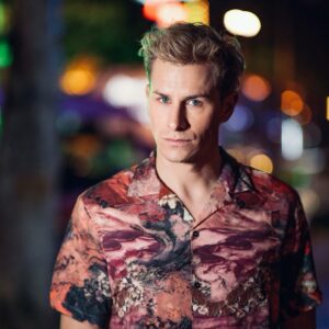 Lukas Sauer Instagram - Strolling around in L.A. w. @karimsattarmakeup & @hannes_caspar creating memories. 
Here’s to our endless laughter. 

Und Leute: Das ist nur der Anfang. Da kommt noch mehr - more to come 🤐 

#AddeertzAdventures @addeertz #BestiesForever #truefriendshipwins #anotherhobby