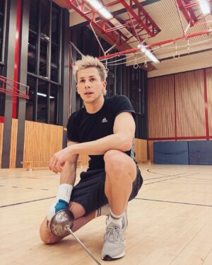 Lukas Sauer Instagram - Fechten - Reiten - Ballett 😂
Einer von euch hat letztens mal gefragt, ob ich eine Ausbildung zum Renaissance-Prinz mache 👑 

Leider nicht, aber ganz ehrlich: Gebt mir bescheid, solltet ihr jemals über solch eine Stellenausschreibungen stolpern. 🐴 

Schade eigentlich. Ich hätte nichts gegen eine Re-Renaissance 🏰 Die Kleider waren schön luftig und hatten süß verzierte Kragen und Ärmelchen, die Architektur war schön zu dem stand die Betonung von Bildung, Wissenschaft und humanistischen Werten im Fokus der Gesellschaft…Würde heute auch nicht schaden. 

Aber Prinzen und meine Wünsche gibt es nur im Märchen 🐸 Also in diesem Sinne:

Und wenn sie nicht gestorben sind, dann leben sie noch heute 🫶🏼 

• • • 
Fencing - horse riding - ballet 😂
One of you recently asked if I was training to be a Renaissance prince 👑

Unfortunately not, but honestly: let me know if you ever come across a job advertisement like this. 🐴

It’s a shame actually. I wouldn’t mind a re-renaissance 🏰 The clothes were nice and airy and had sweetly decorated collars and sleeves, the architecture was beautiful and the emphasis on education, science and humanistic values ​​was the focus of society... Wouldn’t hurt today either.

But princes and my wishes only exist in fairy tales 🐸 So with that in mind:

And they all lived happily everafter 🫶🏼

• • • 
#princeluki #prinz #prinzessin 👑