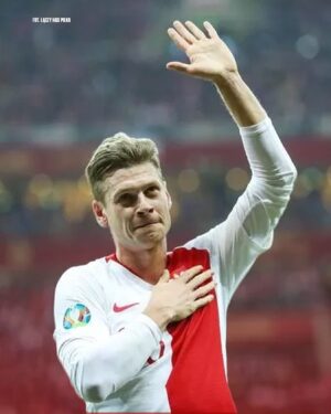 Lukasz Piszczek Instagram - Dumą jest być Polakiem. Dumą było reprezentować barwy narodowe przez 14 lat. Dumą było i jest śpiewać Mazurka Dąbrowskiego. ✊🇵🇱 #niepodległa – dziś i zawsze!