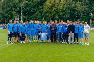 Lukasz Piszczek Instagram - Wczoraj odbył się ostatni mecz w tym sezonie na PanattoniArenie, i po raz ostatni na tym boisku zagrał Łukasz Hanzel, człowiek, który od początku jego pobytu w naszym klubie był zawsze sobą, normalny trzeźwo myślący facet, który nigdy nie stawia się nad kimś wyżej, dziękuje Hanzi za to, że zawsze z wielką pasja i zaangażowaniem reprezentowałeś nasz @lks_goczalkowice⚽️