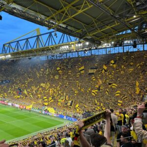 Lukasz Piszczek Instagram - 😍🖤💛