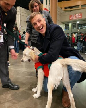 Luke Gulbranson Instagram - We couldn’t have scripted it better! 🍻🥅🏒

 @lukegulbranson came in for a Wild game and to see his beer, @happydoglager, now available at @xcelenergyctr! 🍺🍁 As he was buying beers for Wild fans, one of them just happened to be @twins’ @matt_wallner and family. Plus we met up with the happiest dog, @mnwildpup, and the Wild beat the Bruins. 👊

Let’s do it again tonight! Go Wild!

🍺 - @happydoglager, locally brewed light lager with a hint of maple 

📍- Section 101, Portable Bar

#wildbitesmn #mnwild #myxec #xcelenergycenter #happydoglager #saintpaul #twincities #stateofhockey