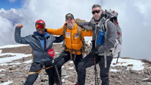 Luke Macfarlane Instagram - Made it to the top of the highest point in the Americas. MOUNT ACONCAGUA (Argentina Chile border) , after 14 days. Thank you @inka_expediciones for logistics support and @nicoghb for setting the tempo: -20 degrees and 50mph winds made this one of the hardest mental tasks I’ve ever undertaken. At the top the air is so thin that your vision plays tricks on you.