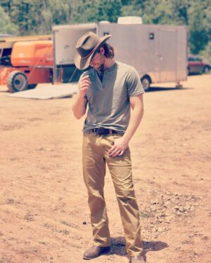 Luke Mitchell Instagram - Giddy up! 🤠 @bigskyabc premieres next Wednesday! #Cormac #BigSky #S3