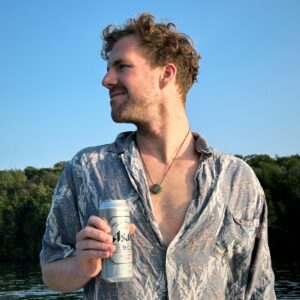 Luke Mockridge Instagram - Sonne, Wasser, Bier, Kette von @joyceilg 👌