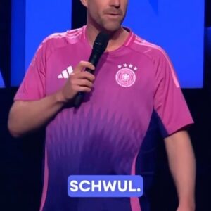 Luke Mockridge Instagram - Zum Zeitpunkt der Aufzeichnungen im März war dieses Trikot ein Streitpunkt…mittlerweile überall ausverkauft! 🩷❤️🧡💛💚💙💜