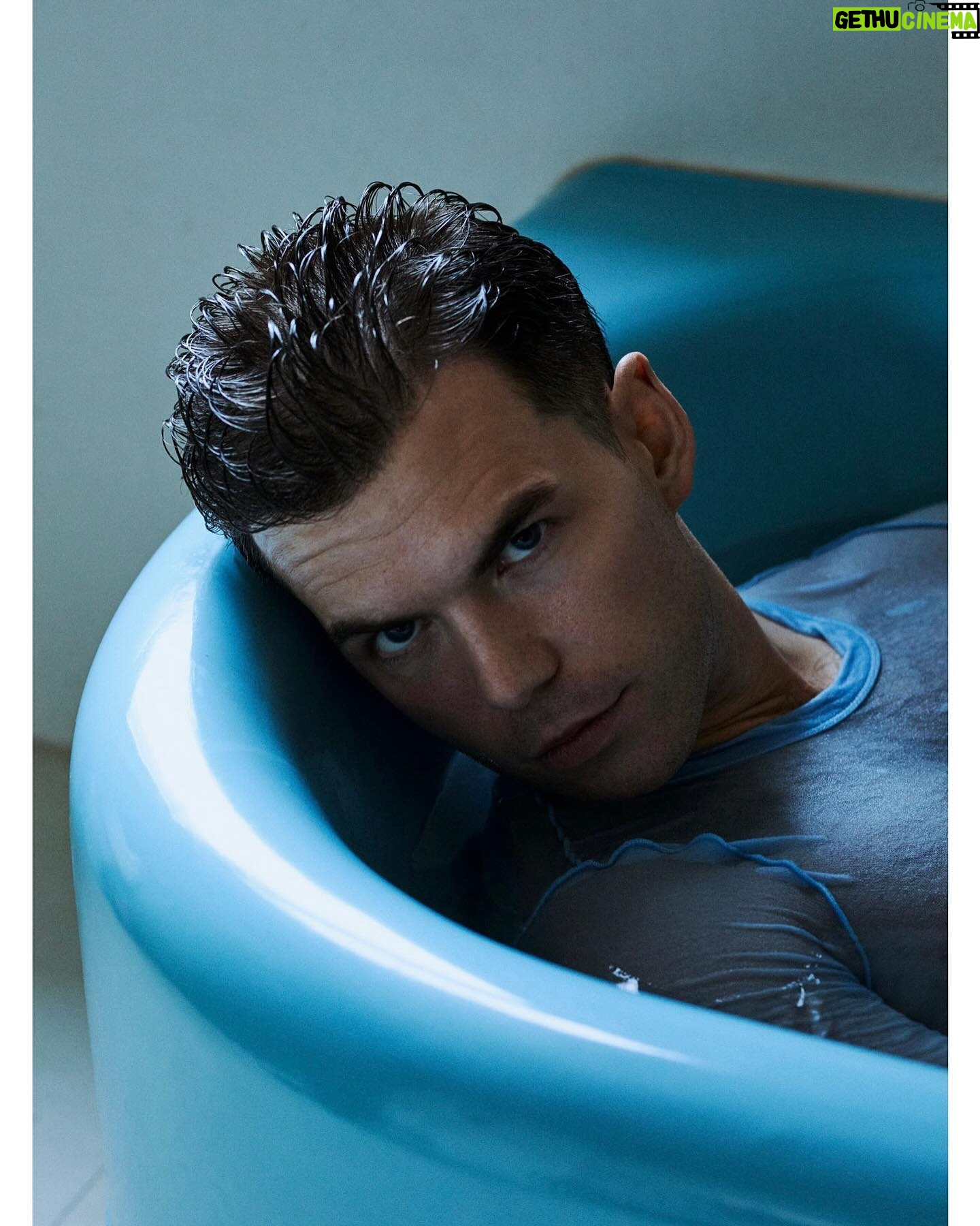 Luke Newton - 227.3K Likes - Chatting through all things S3 with @thehommeplusmag
Out next week x