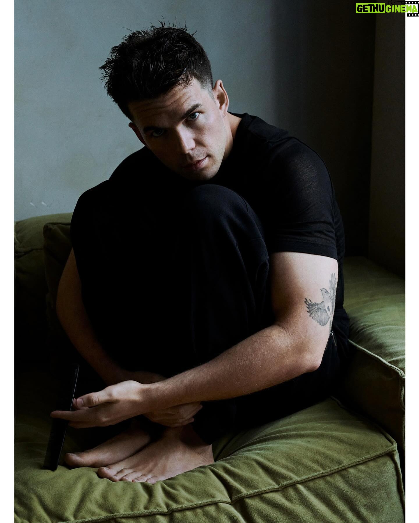 Luke Newton - 227.3K Likes - Chatting through all things S3 with @thehommeplusmag
Out next week x