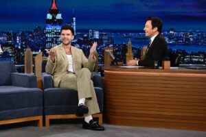 Luke Newton Instagram - Tonight @fallontonight 🙏