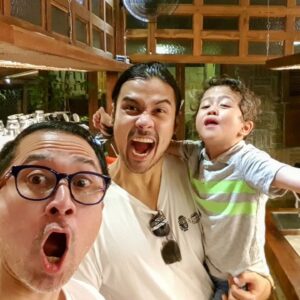 Lukman Sardi Instagram - Happy b'day Om Chicco.. My dear Broooo .. GBU bro 🙏🤍.
Ini foto tahun 2017 di filosofi kopi Jogja bro 😊