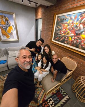 Lukman Sardi Instagram - What a happy dayyy.. humble family berkumpul, minus Chicco,Papah Edwan and Bubu ( we miss you) Love you all ❤️😘