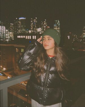 Lumi Pollack Instagram - Bonsoir Montréal 🌃🍁