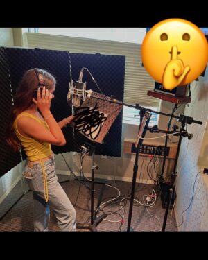 Lumi Pollack Instagram - Life recently 💕 
.
.
.
Enjoying a week back at home from working 🎬🐾 
#voiceover #voiceacting #singing #california #actress #acting.