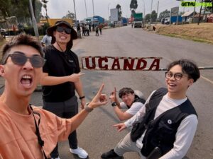 Lung Hor Instagram - 與 @thedodomen 的快閃非洲之旅🦍
我好恨那一支飛鏢呀🎯

謝謝 @cheneric924 @ilee0223 帶我狠狠地跳脫舒適圈
從轉機✈️開始就體驗到絕望
到烏干達🇺🇬的高山上又痛苦到極點

即便如此，我還是覺得待三天實在是太少了
可惡啊！好想再去！

非洲也許這輩子真的只去一次
期待影片囉😎

#烏干達 #盧安達 #非洲 #賀瓏夜夜秀 
#電信網卡認證的剛果