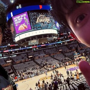 Lung Hor Instagram - 世界巡迴即將啟程
翻出了一些照片
看得出每一張在哪嗎？

2024 曾博恩 X 賀瓏單口喜劇世界巡迴《#賀博台瘋》
四月日本見 🇯🇵