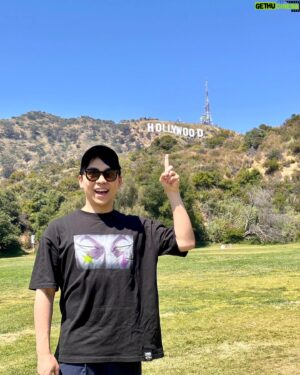 Lung Hor Instagram - 鄉巴佬朝聖Hollywood Sign，為什麽明明在現場拍照但還是看起來像P圖？
🌀 距離床的世界《#賀博台瘋》登陸小巨蛋倒數 34 天
⠀
＿＿＿＿＿＿＿＿＿＿＿＿＿＿＿＿＿
🛫《#賀博台瘋》世界巡迴登陸計畫 🛬️
￣￣￣￣￣￣￣￣￣￣￣￣￣￣￣￣￣⠀
🌀 即將登陸：美國 🇺🇸
꒰ 5/17-18 貝爾花園 BELL GARDENS
꒰ 5/21 聖荷西 SAN JOSE 💥 驚喜加場 💥
꒰ 5/25 紐約 NEW YORK
✹ 點擊 @hellohorlung 主頁連結立即購票

🌀 即將登陸：歐洲 🇫🇷🇬🇧
꒰ 6/10 巴黎 PARIS
꒰ 6/12 倫敦 LONDON
✹ 點擊 @hellohorlung 主頁連結立即購票