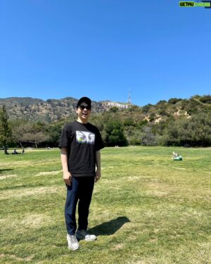 Lung Hor Instagram - 鄉巴佬朝聖Hollywood Sign，為什麽明明在現場拍照但還是看起來像P圖？
🌀 距離床的世界《#賀博台瘋》登陸小巨蛋倒數 34 天
⠀
＿＿＿＿＿＿＿＿＿＿＿＿＿＿＿＿＿
🛫《#賀博台瘋》世界巡迴登陸計畫 🛬️
￣￣￣￣￣￣￣￣￣￣￣￣￣￣￣￣￣⠀
🌀 即將登陸：美國 🇺🇸
꒰ 5/17-18 貝爾花園 BELL GARDENS
꒰ 5/21 聖荷西 SAN JOSE 💥 驚喜加場 💥
꒰ 5/25 紐約 NEW YORK
✹ 點擊 @hellohorlung 主頁連結立即購票

🌀 即將登陸：歐洲 🇫🇷🇬🇧
꒰ 6/10 巴黎 PARIS
꒰ 6/12 倫敦 LONDON
✹ 點擊 @hellohorlung 主頁連結立即購票