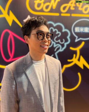 Lung Hor Instagram - 拿鐵、抹茶、咖哩、番茄醬、麻辣燙都是我的愛
但我的舌頭愛，牙齒卻不愛
就算我不菸不檳榔，牙齒還是因為吃東西泛黃

所以最近我跑去做了傳說中的「冷光美白」
感謝 #從心牙醫診所 的專業服務 👩‍⚕️
在一次的療程中就讓我的牙齒達到理想的美白效果，一次白到位！

診所裝潢的像是網美文青旅館
醫師、牙助都年輕又親切貼心
全程幫超級無敵害怕看牙醫的我吸口水 💧

過程中還體驗到了最近很紅的「口掃機」
這機器真的是太酷了

以後講 Open Mic 一遇到冷場，我就直接燦笑
反正我牙齒很白！🦷✨

大家別忘記【冷光美白】是專業醫療行為
記得要到牙醫診所經過專業醫師諮詢後才可以施作
【從心牙醫】@lesourire.dental
【鄭安傑醫師】@blake_012018
#從心牙醫 #冷光美白 #美學專科