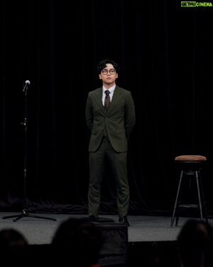 Lung Hor Instagram - 還是全黑的舞台背景比較熟悉🎤
👔 @royalgreentw
