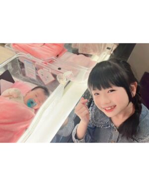 Luo Fei Chang Instagram - 期待已久的一天
小酪梨一整個療癒了我們💕
怎麼會這麼萌😍
話說扉扉一見到家妤媽咪
直喊采苓媽媽跑過去抱抱
這畫面好懷念喔～🥹

#神的禮物
#期盼已久的同框因小酪梨畫面更幸福💕
@joeyya7gii3o