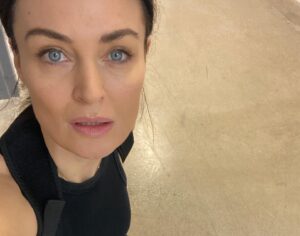 Lyne Renee Instagram - Thank you February… 💋#february #23 #time #love #peace Sending love and strength to all who need it. 🤍🕊️
