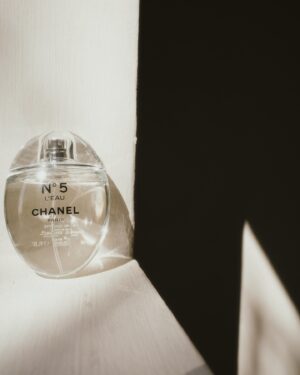 Lynn Lim Instagram - What drop do you need? Answers lie within the pictures.

Vibrant and fresh, the latest limited edition of @chanelofficial N°5

#CHANELFragrance #N5Drop