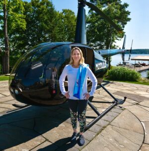 Lysanne Richard Instagram - 🚁 ENFIN, on a une date de reprise 🚁!! C’est le dimanche 3 septembre prochain à 14h, dans le cadre de la @fetedesvendanges que j’aurai l’occasion de plonger du haut d’un hélicoptère dans le lac Memphrémagog. L’accès sur place est gratuit, j’espère vous y voir nombreux!! Merci à mon partenaire @solem.ca de m’accompagner encore une fois! Plus de détails ici : https://lysannerichard.com/plongeon-dun-helicoptere/ 
📸 @fblphotographe