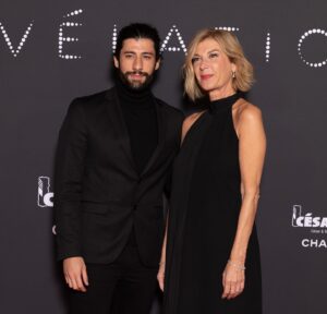 MB14 Instagram - Merci beaucoup à @academiedescesar @chanelofficial à ma marraine @michelelaroqueofficiel mon frérot @claude_zidi_junior à mon agent Méline @agence_oz et à tous les gens super que j’ai revu ou rencontré pendant cette belle soirée au @letrianonparis j’ai eu du mal à m’endormir 🙄🙈✨❤️
📸 : @academiedescesar @hugo.gester @ens_louislumiere 
#cesars #revelations #tenor #cinema #movies #actor #acting #opera #rap #beatbox #chanel