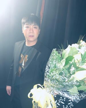 MC Calaquian Instagram - Salamat sa bulaklak, sana ikaw muna nakita ko bago ang mga ito ❤️❤️❤️