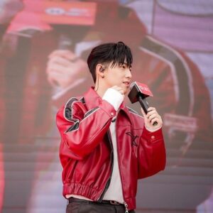MC Cheung Instagram - 健康人生嘅一日，多謝滙豐保險「澳」運會邀請，多謝大家一早起身陪我玩！😏

#滙豐保險 #HSBCLife20 #澳運會 #HSBCLife #FitnessCarnival