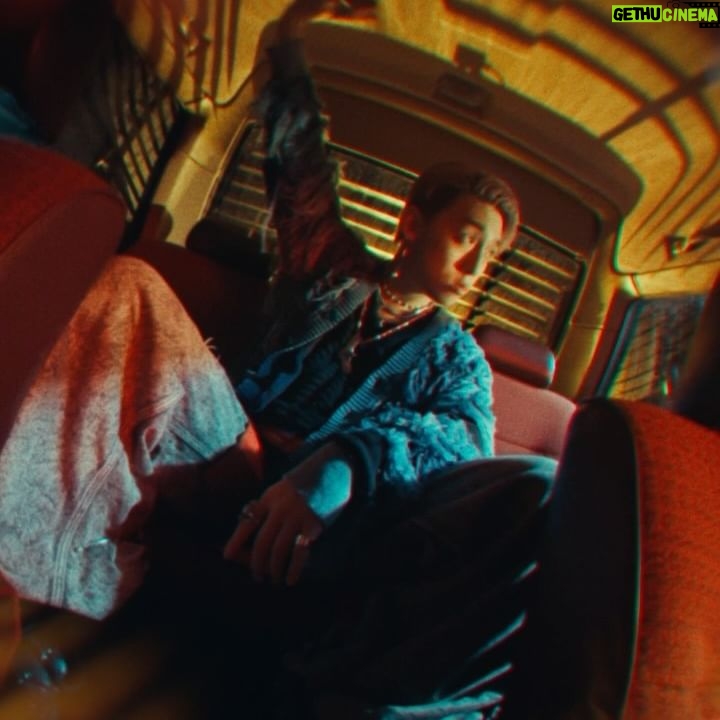 MC Cheung - 28.3K Likes - WE LEARN IT. WE EARN IT.
百萬大道
MV OUT NOW