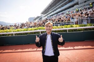 MC Cheung Instagram - 多謝今年《寶馬香港打吡大賽》邀請我擔任開幕表演嘉賓，令我第一次踏足沙田馬場就可以唱歌俾大家聽，仲繼電影合作之後，同打吡大使丹爺（甄子丹）喺馬場再次碰面。
原來喺現場感受賽馬運動真係好刺激，再加埋你哋嘅歡呼吶喊，同埋馬場餐廳嘅無限美食，今日雖然好曬，但係我真係過得好開心，希望你哋都係啦😎

#寶馬香港打吡大賽 #打吡 #四歲功名一生一次 #四歲馬經典賽事系列 #沙田馬場 #GoRacingHK #ShatinRacecourse #BMWHK