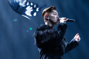 MC Cheung Instagram - 好開心好爽嘅澳門站演唱會！記得年初，第一次面對紅館嘅大舞台，係緊張、係擔心，成個腦都係舞步動作走位，只希望可以順利完成。到今次澳門站，我終於可以真正咁享受依個舞台！多謝所有合作單位一直以來嘅陪伴鼓勵同支持，見證我嘅成長，一齊去享受成個演唱會嘅過程😎
仲要多謝所有入場嘅賦二代同樂迷，無論係睇完紅館再睇澳門，定係第一次睇現場。呢個假期要plan個trip去澳門都唔容易，知道今次演唱會破左場館單場入座率嘅紀錄都真係好驚喜，期待以後去到邊都會見到你哋！
雖然完咗演唱會好想食好多好多嘢，但其實好快又要面對另一個新挑戰😏，希望可以快啲再見到大家啦🤙

Special thanks to 主辦 @chessman_macau , 公司 @warnermusichk ，我嘅 special guests @siufay613 & @_goochan_ , 無敵band同dancers @terrychui22  @maximilianfu and all, 同所有工作人員嘅支持，冇咗你哋真係唔成事！下次再玩過啦🤟