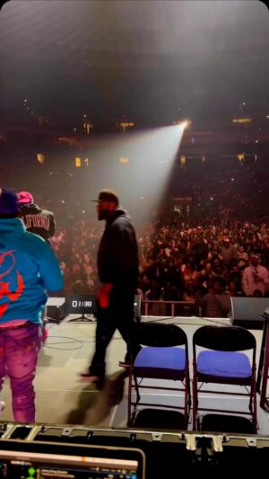 MC Hammer Instagram - Too Much Fun in Oakland last Night !!!
I love to See it ❤️ The People had a great time !!! Great Comedians 🔥🔥🔥
Oakland Coliseum Arena 👊🏽💯 Mike Epps and Lil Duval Dancin’Machines 
They Got Me !!!!! 🕺🏾🕺🏾😂😂😂 I was about to Turn That Mutha Out !!!! 
Oooh Weee !!!🕺🏾🔥🕺🏾🔥🕺🏾🔥🕺🏾🔥
#Hamm400✨✍🏽 @official_darryl_reed @fabbydavisjr1 @therealmikeepps @lilduval
