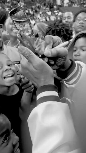 MC Hammer Instagram - I saw myself a thousand times yesterday in the light of these children’s eyes.The joy,the innocence and infinite possibilities of becoming.The same buildings that I grew up in,The Oakland Coliseum complexes.I love y’all.Pursue your dreams, live long and grow gracefully old. We Are One.🤎🙏🏽🕺🏾
 #Hamm400✨✍🏽