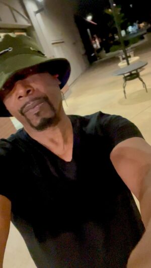 MC Hammer Instagram - 🤜🏾👑🤛🏾