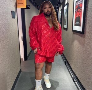 MNEK Instagram - i just got off an arena tour around the UK with these amazing people! it was so fun to sing again!! @petetongofficial @julesbuckleymusic @ibiza.classics  I can’t express how full I feel after performing with you guys ❤️❤️❤️ @shezaronly @brendanreillyofficial @vulavox you guys are the best ✨ and my fellow guest vocalists @jemcooke @jazzyofficial__ @johnmartinofficial  you all killed it!

& special thanks to my amazing team @shanicenadine @chry5ta1 @stevie.gatez @moomalproartist @jadefordlondon @nathangoodinghair for getting me together! A great way to end the year ❤️