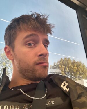 Maciej Musiał Instagram - SZYPKA JAZDA „PROSTA SPRAWA” tylko w @canalplus