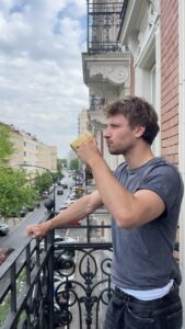 Maciej Musiał Instagram - W dniu swojego święta najważniejsza kobieta w moim życiu zasługuje na najlepszy prezent… który przy okazji pokaże jej, że jednak wyszedłem na ludzi… 
Znalazłem go w @superprezenty i coś mocno czuję, że Wy też znajdziecie tam super podarunek dla swoich najukochańszych kobiet — i nie tylko. 

Z okazji dnia mamy mam dla Was kod SUPERMAMA25 na -25% na cały asortyment w sklepach i na www.superprezenty.pl
Od relaksujących masaży i zabiegów SPA, aż po skok ze spadochronem!

Do końca czerwca w Super Prezentach trwa promocja - 20% na Lot balonem o wschodzie słońca!

#współpracareklamowa #superprezenty #dzienmamy #pomyslnaprezent #lotbalonem

współpraca kreatywno scenariuszowa @zosia.sokolowicz 💋