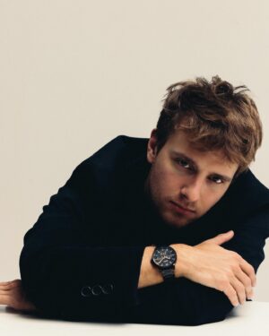Maciej Musiał Instagram - Z zegarkiem @boss spędzam wakacyjne dni na ulicach, ścieżkach i chodnikach miast czekając aż ktoś zapyta “która godzinka?” Wtedy z radością odpowiadam i myślę: życie jest piękne. Miau miau 

Model z kolekcji Contender i wszystkie zegarki @boss znajdziecie w @butiki_swiss

#współpracapłatna #BeYourOwnBoss #BOSSWatches #myswissstory

📸 @szulcworks