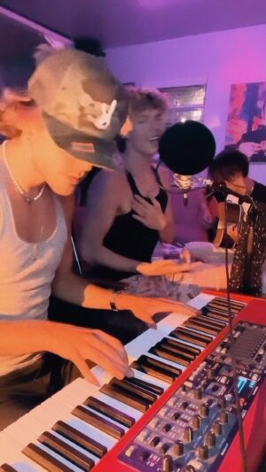 Mackenzie Sol Instagram - probs one of my fav nights creating this song with my good friends @mmmcherrymusic @_andrew_damian_ 💔 #reels #explore #explorepage #music #love #wow