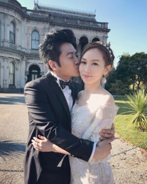 Macy Chan Instagram - 5th Wedding Anniversary 👩🏻‍❤️‍👨🏻
Life is never easy, but let’s walk together hand in hand in love. @ericsuen 
#weddinganniversary