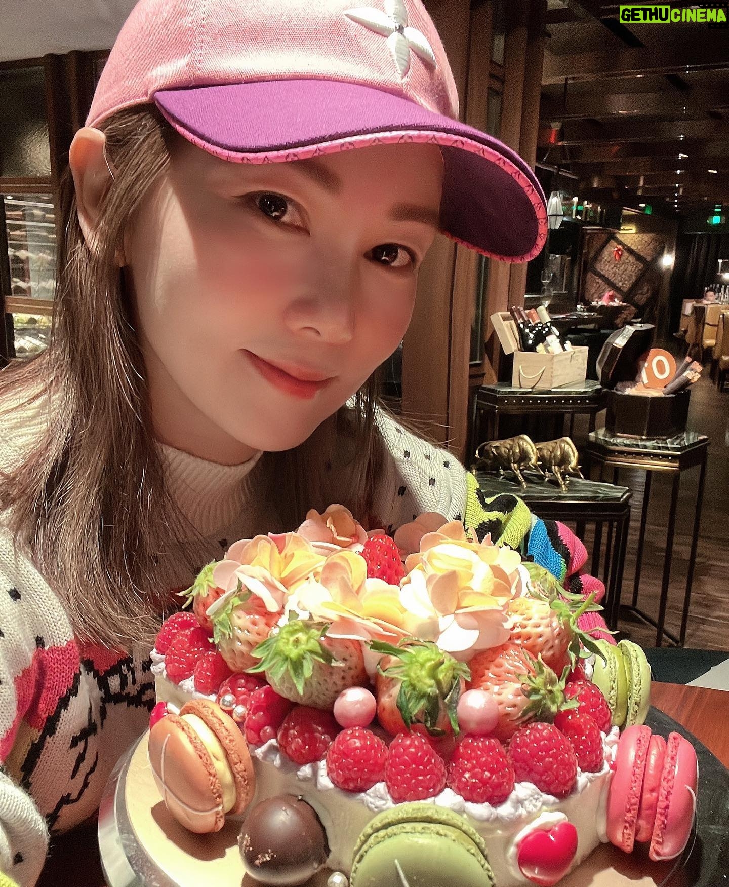 Macy Chan - 389 Likes - 元宵節做的蛋糕,孫先生幫它起名為【人造衛星】,極浪漫!🤣🥸 @ericsuen #星空奇遇記
My lovely hubby named this #valentinecake as #satellite . How #romantic ! 🤣
#元宵節 #情人節蛋糕 #人造衛星