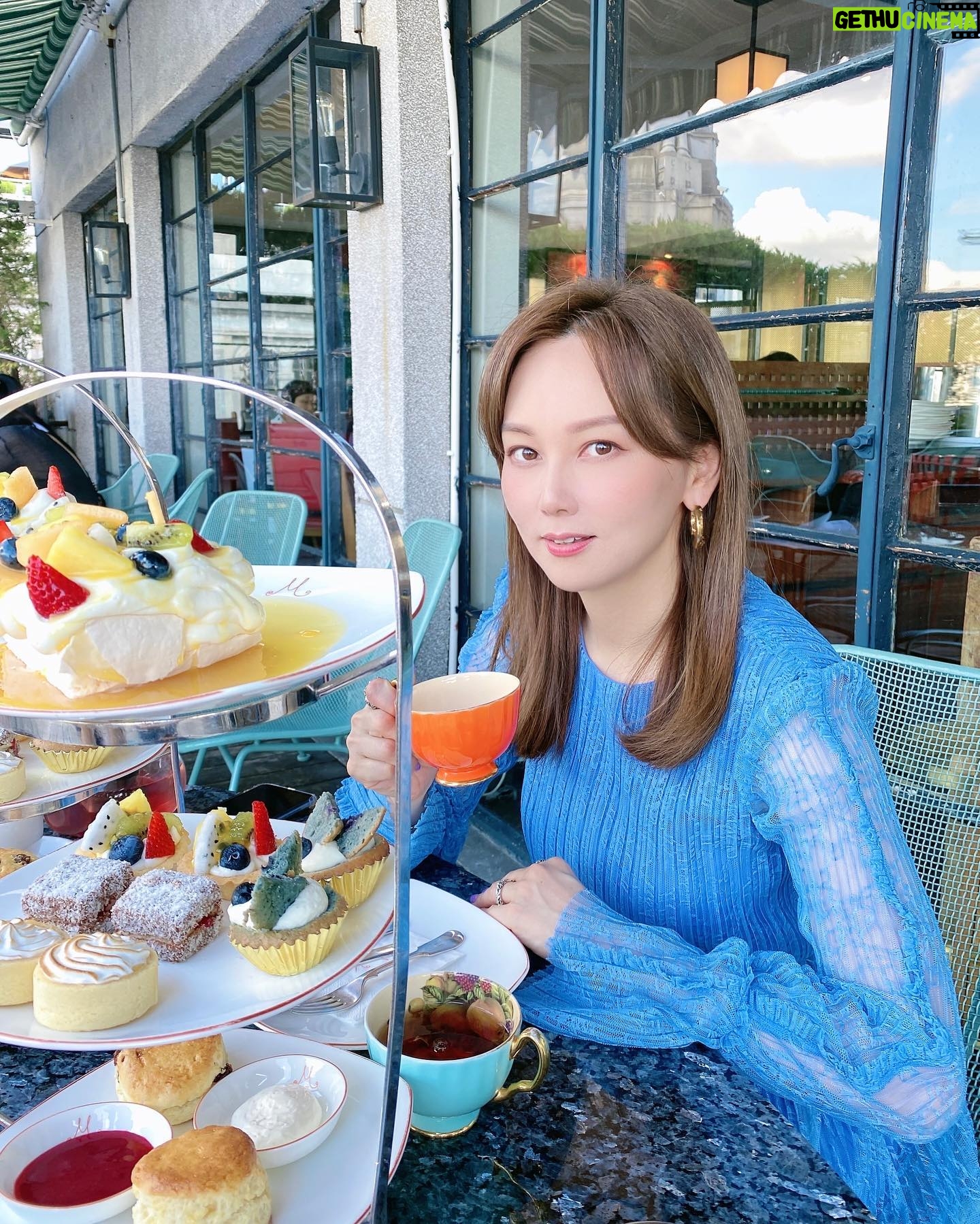 Macy Chan - 467 Likes - 久違的下午茶☕️
立秋前的一天,藍天白雲☁️。
4個女生,配上我最爱的scone和Earl Grey。
爽🥰
Scone必須塗上厚厚的cream & strawberry jam.
吃完元氣滿滿的…去减肥😝
#afternoontea #scones #sconesandjam #earlgrey
