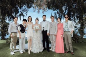 Macy Chan Instagram - Sweet🤵🏻💕👰🏻

@laurinda_ho @ksitigarbarber @therivergirl @wong_cho_lam @ericsuen @real_ting @ava112411 @grace0403_ag @albertchuangkapun
