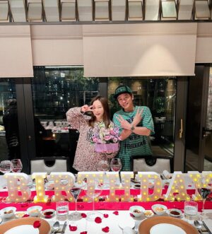 Macy Chan Instagram - 🎂迎接我的222生日🎂！
今年好特别22.2.22禮拜2初22
明晚22:22:22的時候我該做什麼呢？🥳

#222 #happybirthday #birthdaygal 
@ericsuen