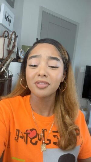 Madalen Mills Instagram - Ladies leave ya man at homeee !! lol 🤣 This is my JAM! Comment your fav Destiny’s Child song down below ⬇️

**I do not own the rights to this music**