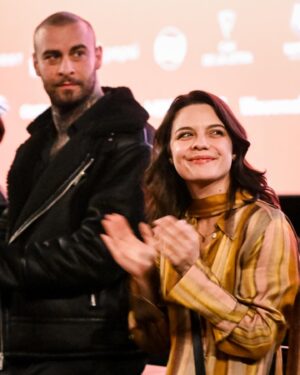 Mădălina Craiu Instagram - Photo dump de la toate proiecțiile din caravană și de la avanpremierele pe care le-am avut cu @klaus.si.barroso.filmul 
A fost frumos. Eu m-am pierdut în filmări acum, dar colegii mei vă așteaptă la încă trei proiecții în prezența echipei pe care vi le las mai jos. Enjoy, noi ne-am distrat🥂Vă mulțumim că ați fost la cele de până acum și vă așteptăm la următoarele 🤘🤘

Baneasa Shopping City- Sâmbătă, 27.01-18:30 (poze), 19:00 (proiecție)
Mega Mall - Duminică, 28.01–17:40 (poze), 18:10 (proiecție)
Elvira Popescu - Marți, 30.01-20:00 (poze), 20:30 (proiecție)