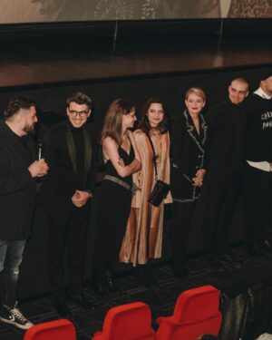 Mădălina Craiu Instagram - Photo dump de la toate proiecțiile din caravană și de la avanpremierele pe care le-am avut cu @klaus.si.barroso.filmul 
A fost frumos. Eu m-am pierdut în filmări acum, dar colegii mei vă așteaptă la încă trei proiecții în prezența echipei pe care vi le las mai jos. Enjoy, noi ne-am distrat🥂Vă mulțumim că ați fost la cele de până acum și vă așteptăm la următoarele 🤘🤘

Baneasa Shopping City- Sâmbătă, 27.01-18:30 (poze), 19:00 (proiecție)
Mega Mall - Duminică, 28.01–17:40 (poze), 18:10 (proiecție)
Elvira Popescu - Marți, 30.01-20:00 (poze), 20:30 (proiecție)