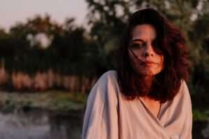 Mădălina Craiu Instagram - @sabinacostinel in plin ponton, să tot fie vreo două luni de când am făcut pozele astea, pe vremea când eram prin deltă și eram “la muncă” și ne vedeam zilnic